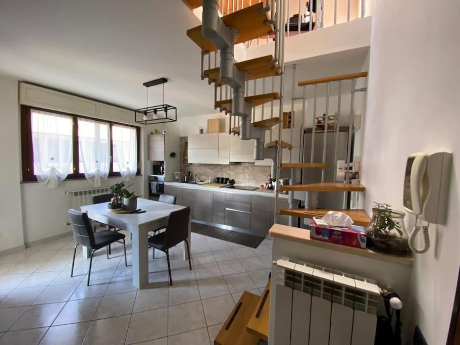 "Come A Casa" - Appartamento Gigi - Self Check In - Ospedale Humanitas - Forum Assago - Tram15 Rozzano Εξωτερικό φωτογραφία