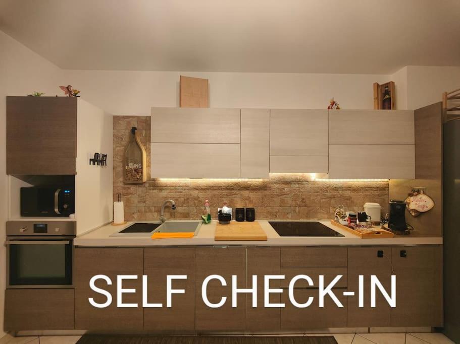 "Come A Casa" - Appartamento Gigi - Self Check In - Ospedale Humanitas - Forum Assago - Tram15 Rozzano Εξωτερικό φωτογραφία
